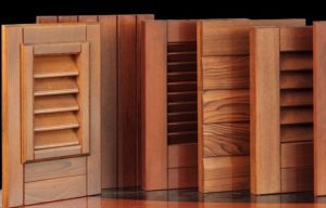 Come dipingere una persiana in legno